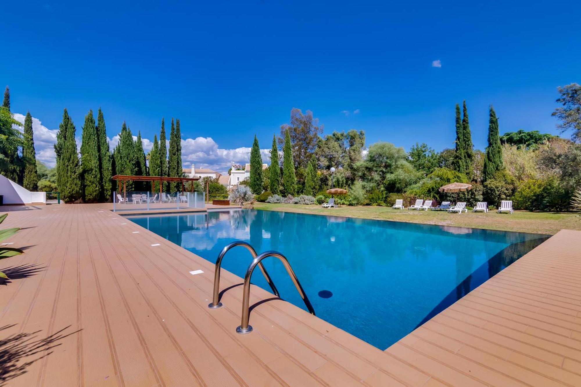 Side Villas - 1Bdr Retreat With Bbq & Patio Quarteira Bagian luar foto